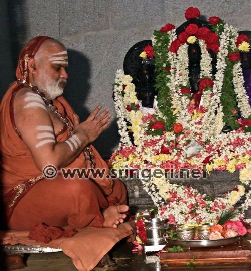Jagadguru worshipping at Sitarama Anjaneya Swamy temple at Koppa on 8th February