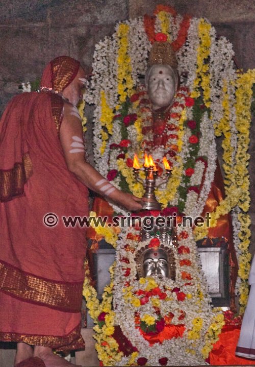 Jagadguru performing Mangalarati at the Adhishthanam of Sacchidananda Shivabhinava Nrisimha Bharati Mahaswamiji