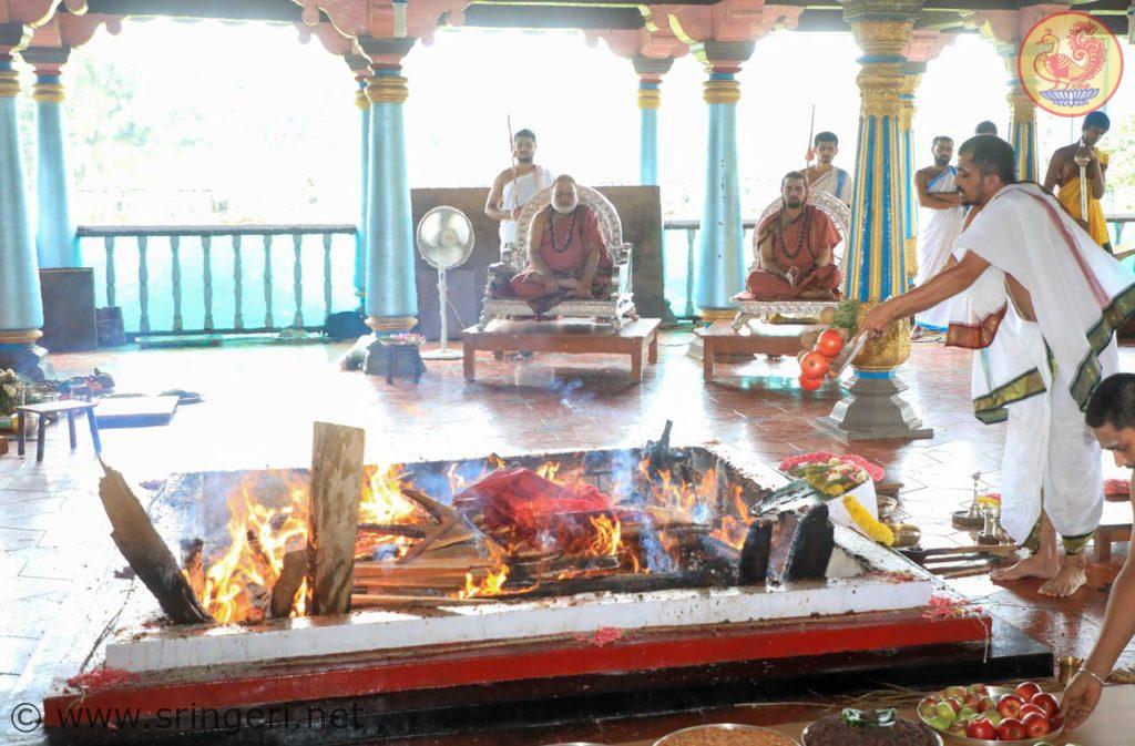 poornahuti_of_sahasranarikela_homa_on_28th_pattabhisheka_day_of_sri_mahasannidhanam.proc
