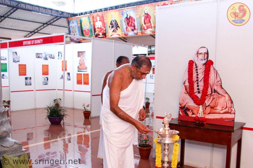 sringeri_math_ceo_vr_gowrishankar_inaugurates_the_photo_exhibition