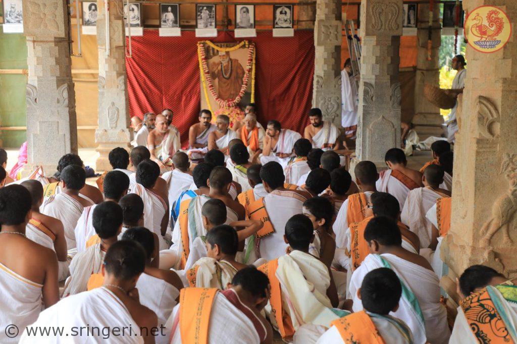 sringeri_pathashala_faculty_and_students_conducted_a_sabha