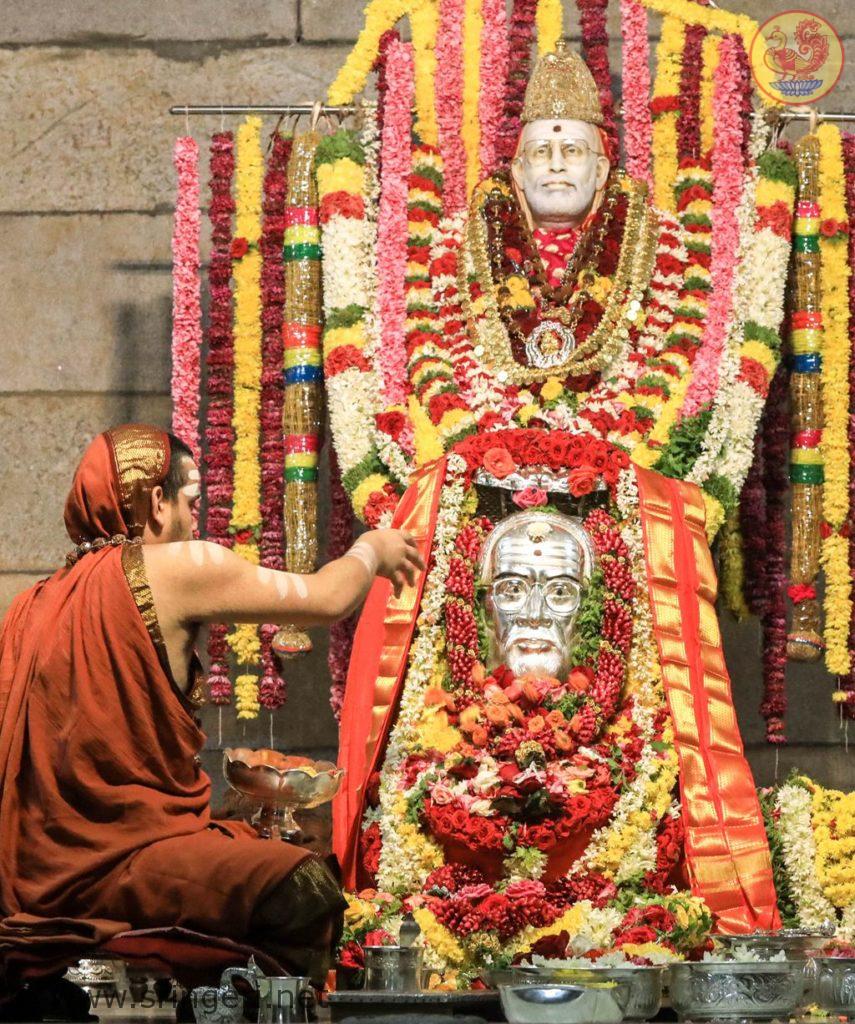 sri_sannidhanam_worships_at_the_adhishthanam