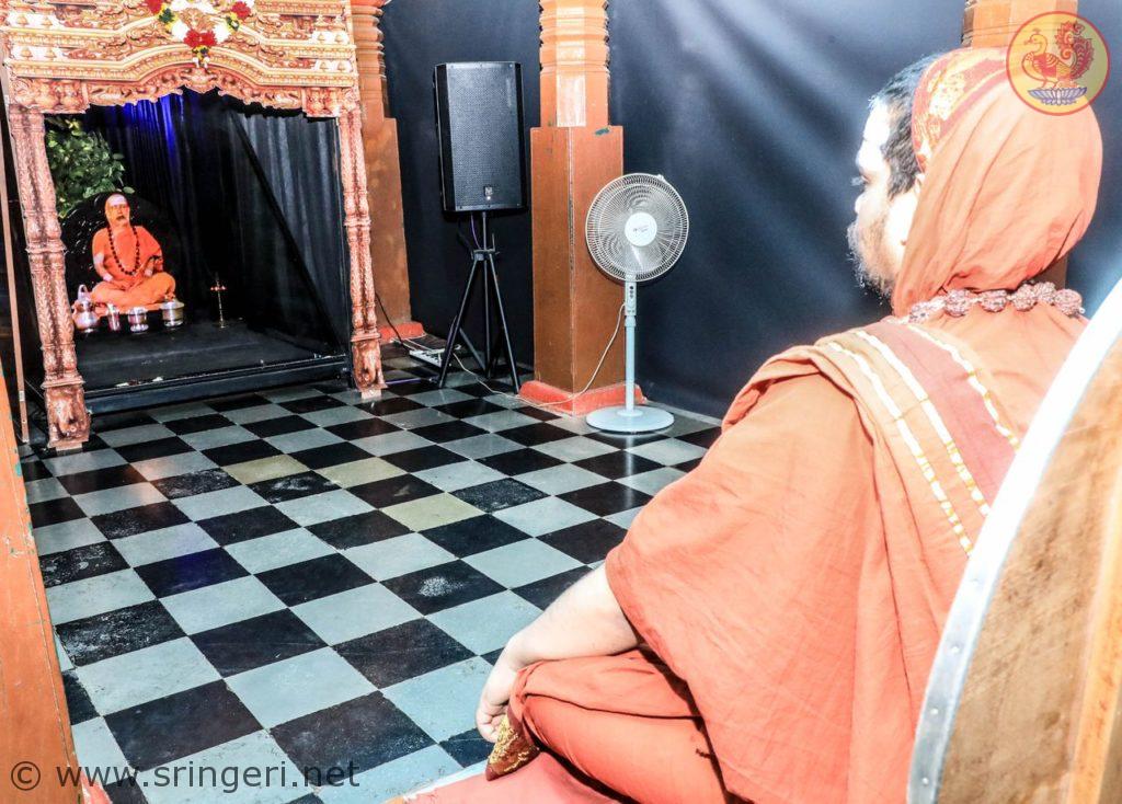 sri_sannidhanam_witnesses_the_3d_presentation