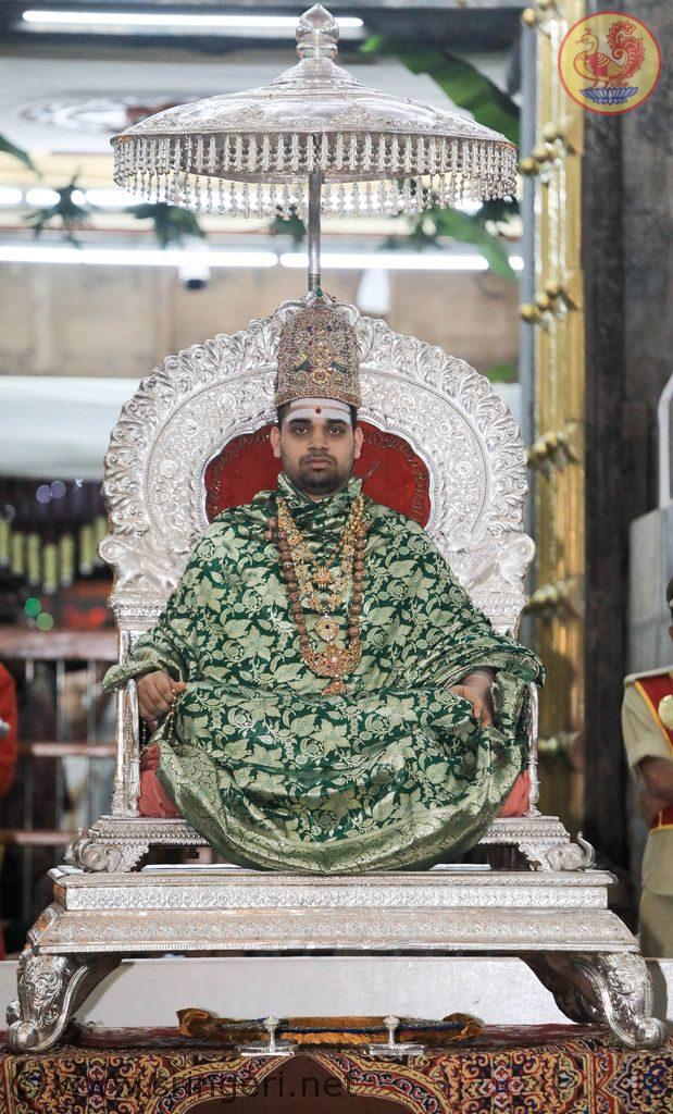 sri_sannidhanam_during_navaratri_darbar