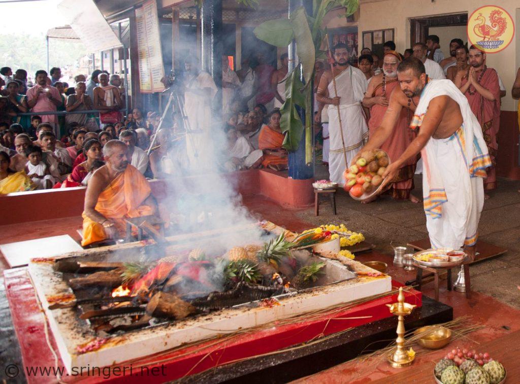 poornahuti_of_shatachandi_mahayaga