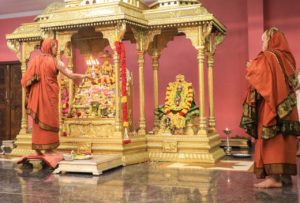 sri_mahasannidhanam_witnessing_mahangalarati