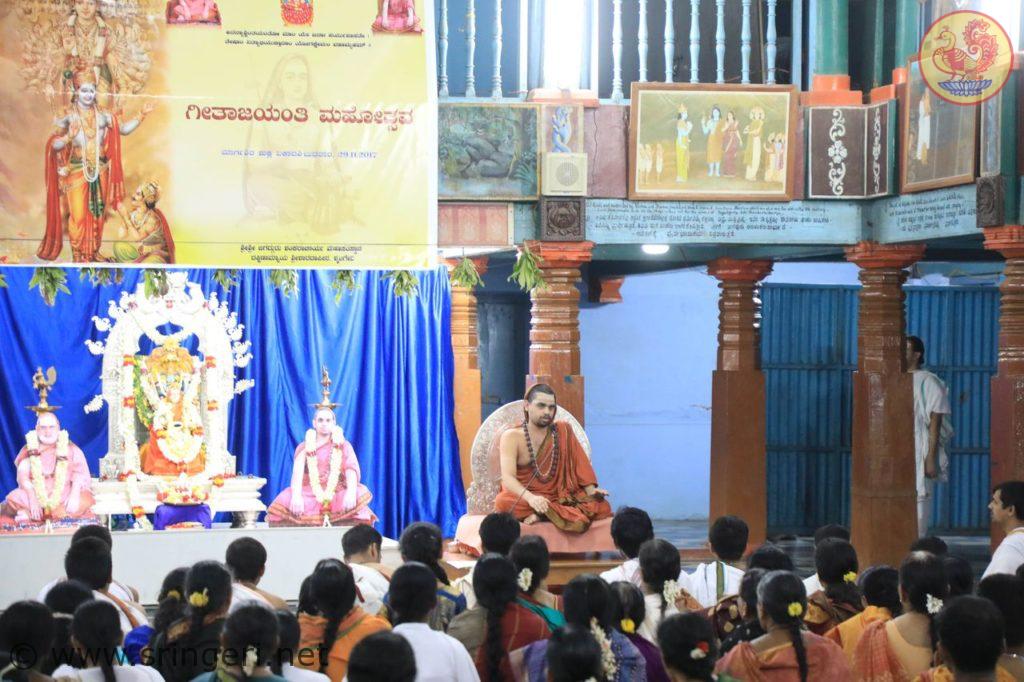 sri_sannidhanam_delivering_anugraha_bhashanam